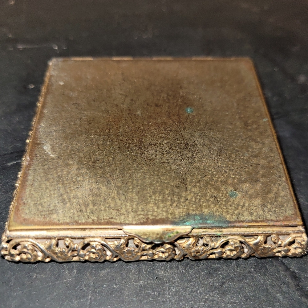 Brass Vintage Volupte Mirrored Makeup Compact with Applicators